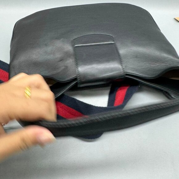 100% Authentic GUCCI Soho Leather Shoulder Bag 644-081924 - Picture 6 of 16